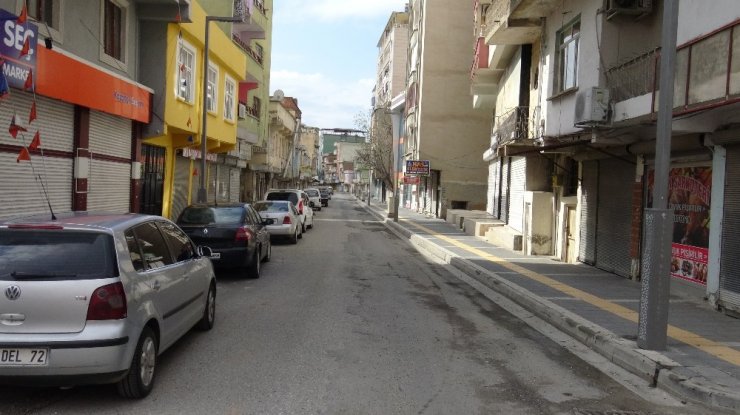 Yeni güne uyanan Silvan sessizliğe büründü