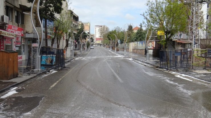 Yeni güne uyanan Silvan sessizliğe büründü