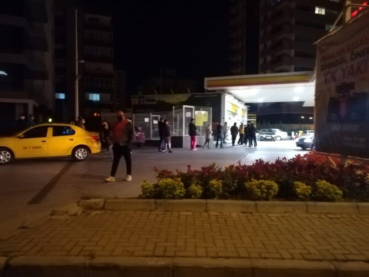 İzmirliler yasak biter bitmez benzinliğe koştu