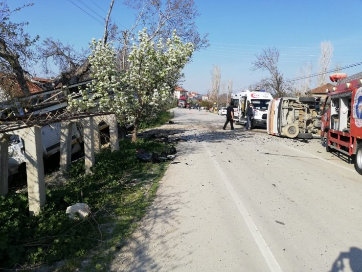Antalya’da trafik kazası:2 yaralı