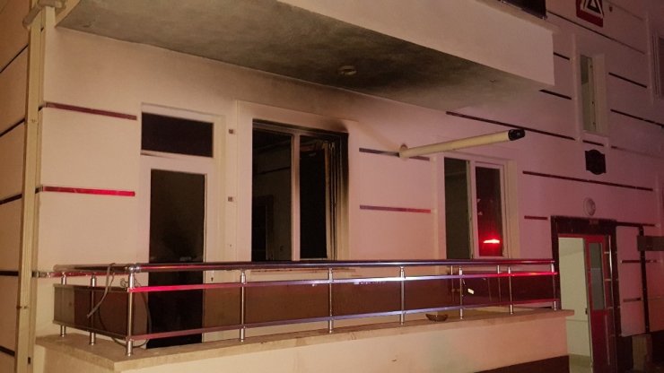 Karaman'da çıkan yangın bir evi küle çevirdi