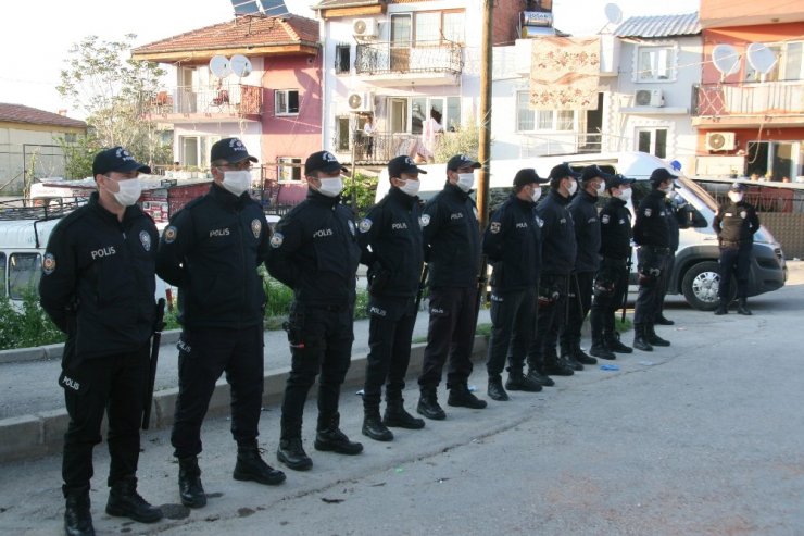 Denizli'de 2 gündür süren aile kavgasına, polis sosyal mesafe cezası kesti