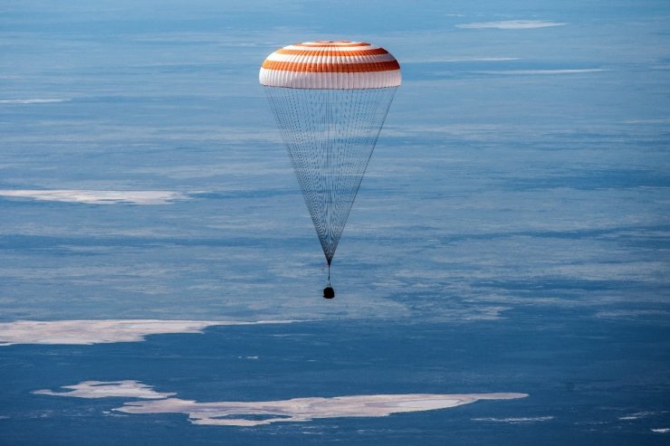 Uluslararası Uzay İstasyonu’ndan 2 astronot ve 1 dünyaya geri döndü