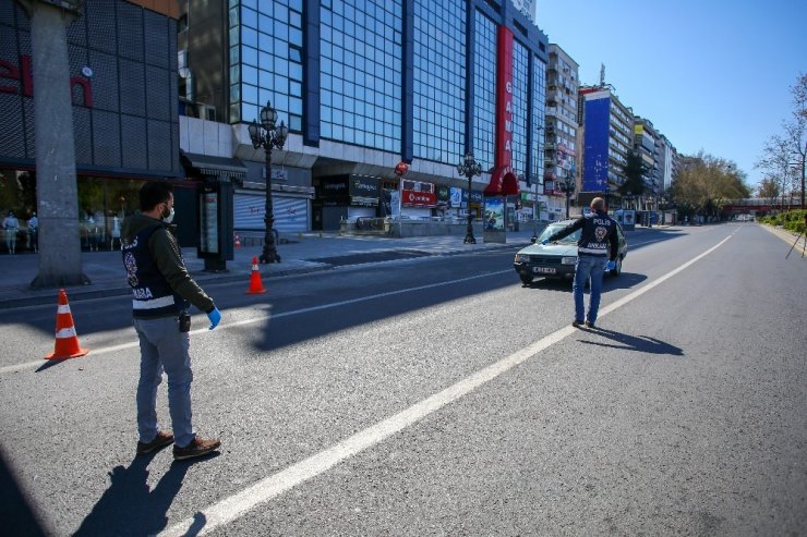 Ankara sokakları bomboş