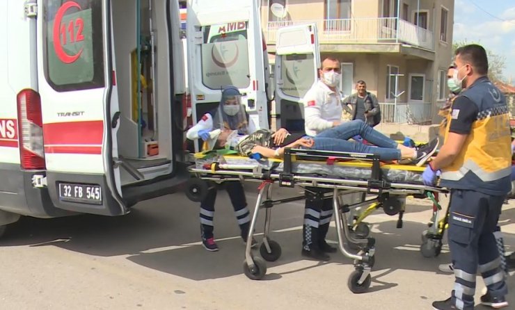 Isparta'da İki otomobil kafa kafaya çapıştı: 7 yaralı