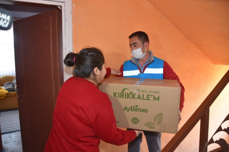 Kırıkkale'de ihtiyaç sahiplerine 8 bin gıda paketi