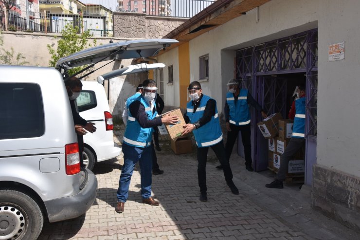 Kırıkkale'de ihtiyaç sahiplerine 8 bin gıda paketi