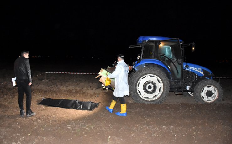 Aksaray'da feci kaza! Traktörden iş makinese düşen çocuk can verdi