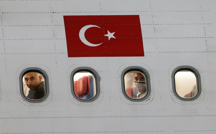 Hindistan'dan gelen 87 Türk vatandaşı, İzmir'de karantinada
