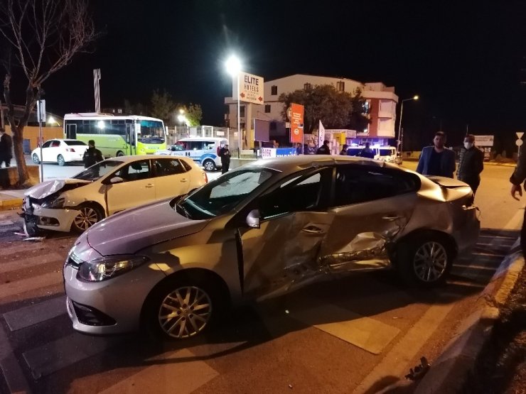 Kocaeli’de gece yarısı kaza! 4 kişi yaralandı