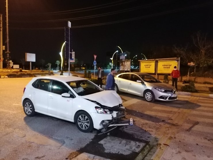Kocaeli’de gece yarısı kaza! 4 kişi yaralandı
