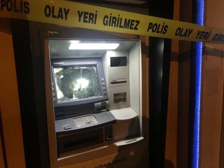 Bursa'da Babasına Kızdı ATM’leri Parçaladı