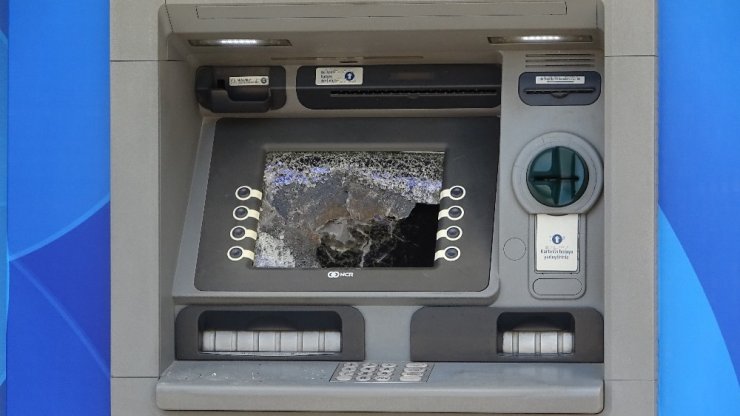 ATM’leri kırdı "cinnet geçirdim" dedi