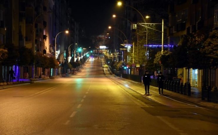 Bursa’da sokağa çıkma yasağına uyuluyor