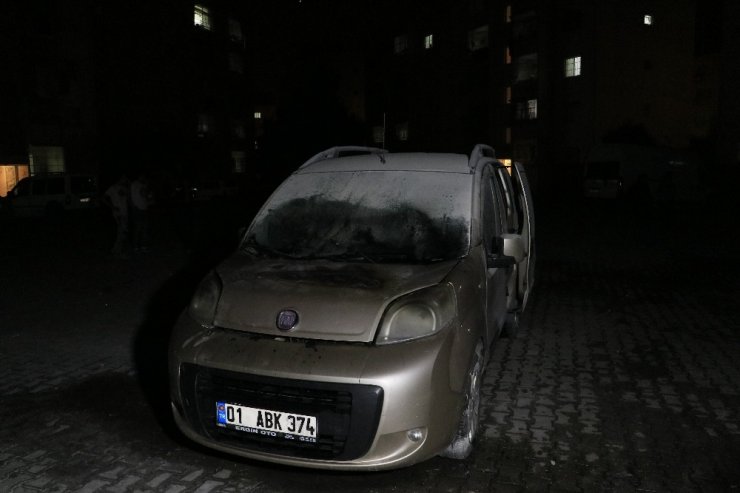 Adana'da parktaki aracı benzin döküp yaktılar!