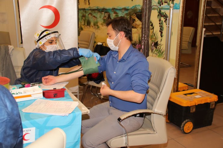 Akşehir'de kan bağışı seferberliği! Başkan Akkaya örnek oldu