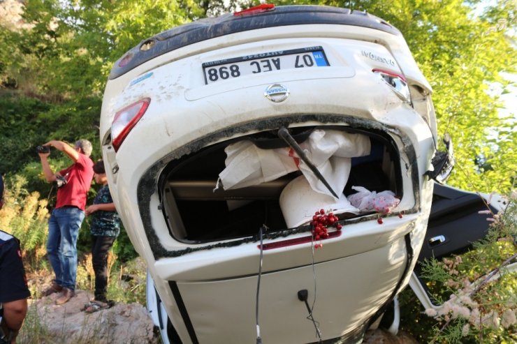 Antalya'da feci kaza! Yolcular araçtan fırladılar