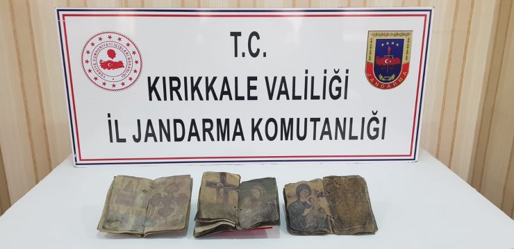 Suriye'den getirdiği Hristiyan dua kitaplarını Kırıkkale'de satmaya çalıştı