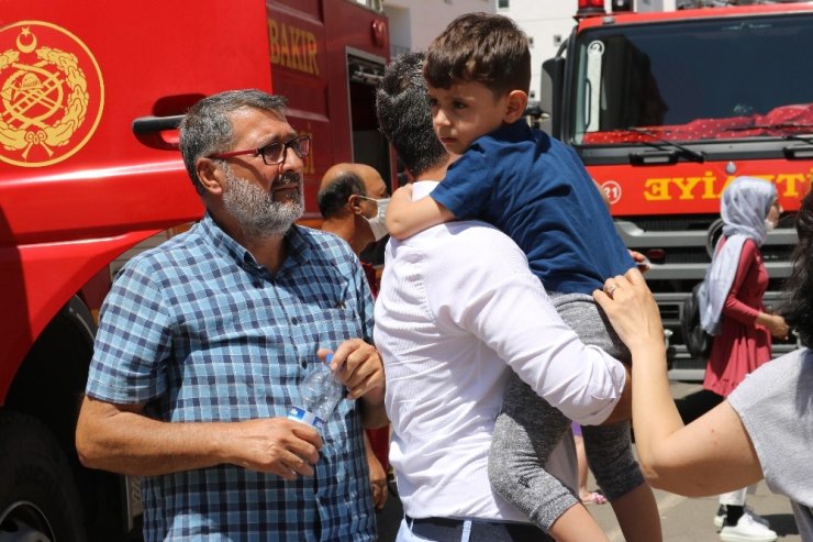 Diyarbakır’da Çıkan Yangında 30 Kişi Kurtarıldı