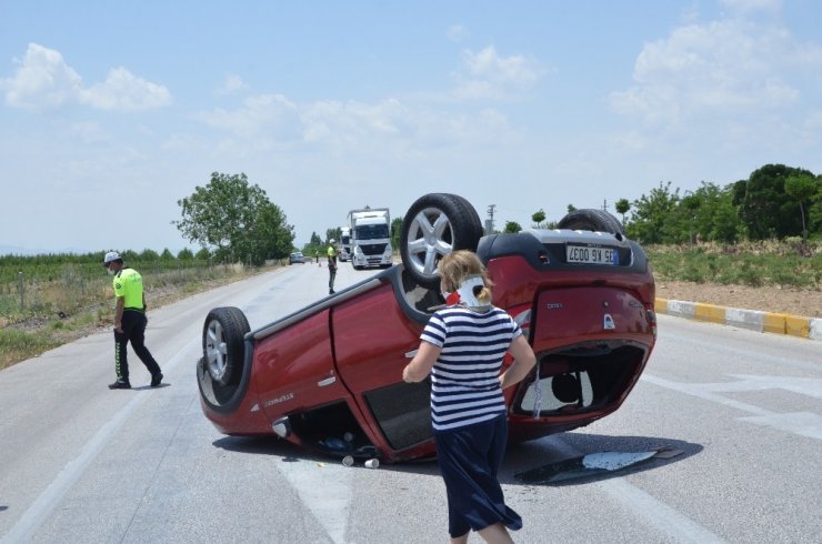 Konya'da kontrolden çıkan otomobil takla attı! 2 yaralı