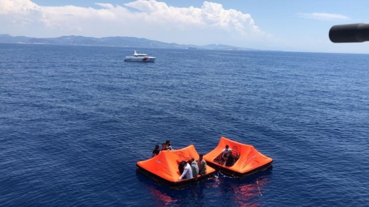 İzmir’de Sahil Güvenlik 65 Sığınmacıyı Kurtardı
