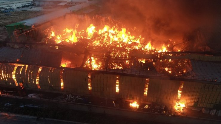 Alev alev yanan nişasta fabrikasında canhıraş çalışma! Kontrol altına alınamadı