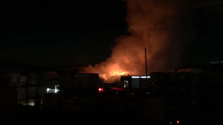 Organize Sanayi Bölgesindeki yangın korkuttu