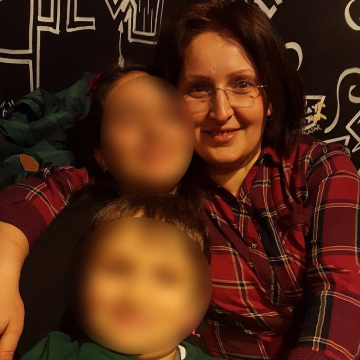 İki çocuk annesi kadın evinde başından silahla vuruldu