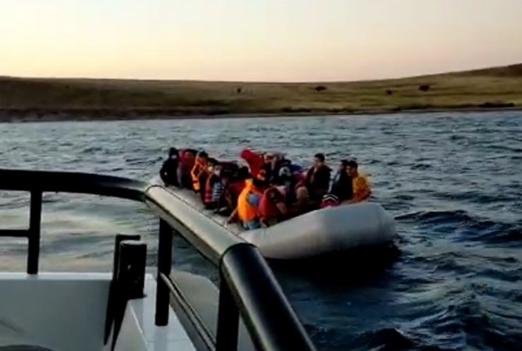 Yunanistan'ın Türk kara sularına ittiği 40 sığınmacı kurtarıldı