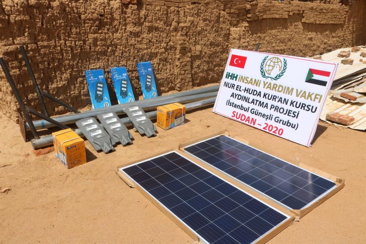 İHH Sudan'da güneş enerjili aydınlatma sistemi kurdu! Hafız adayları mutlu