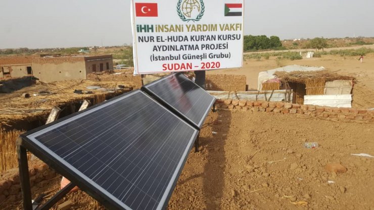 İHH Sudan'da güneş enerjili aydınlatma sistemi kurdu! Hafız adayları mutlu