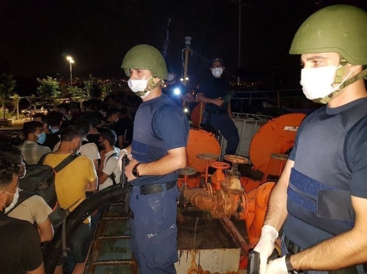 İzmir’de 268 göçmen sahil güvenlik ekiplerince yakalandı