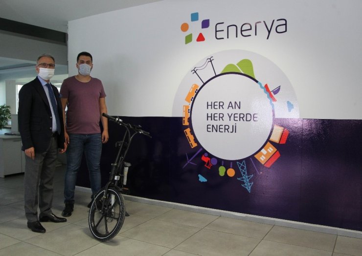 Enerya Konya’daki 500 bininci aboneye elektrikli bisiklet hediye etti