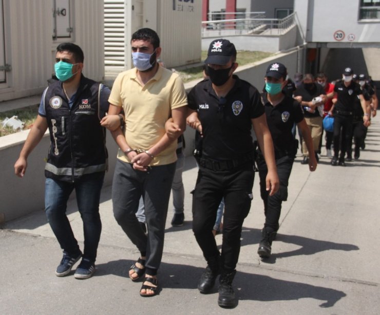 Adana'da tefeci ailesi polisleri bile şaşırttı! Bu işi iki kuşaktır yaptıkları anlaşıldı