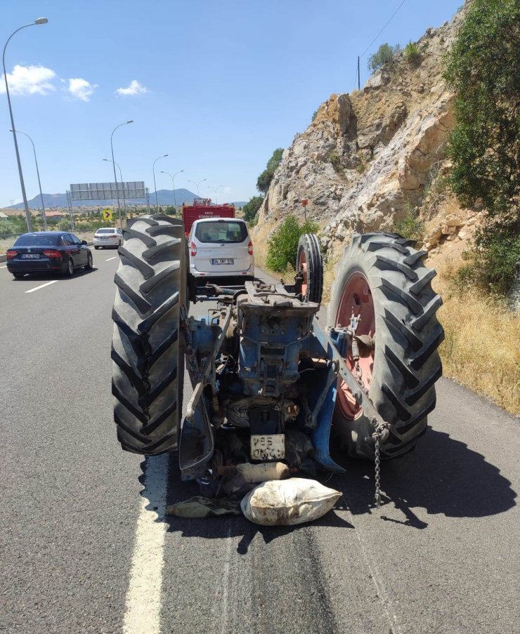 Konya'da otomobil traktörle çarpıştı! 3 kişi yaralandı