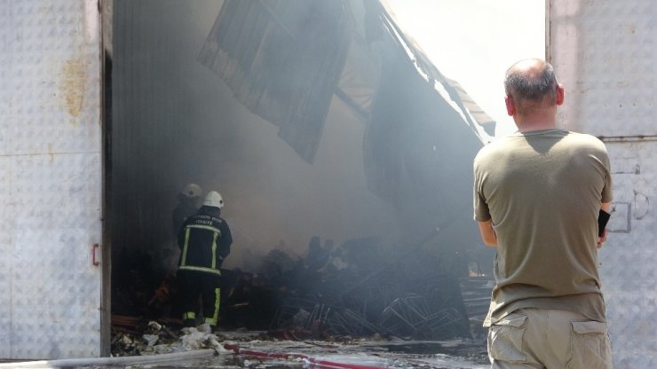 Kayseri'de yanan fabrikasını çaresizlik içinde izledi
