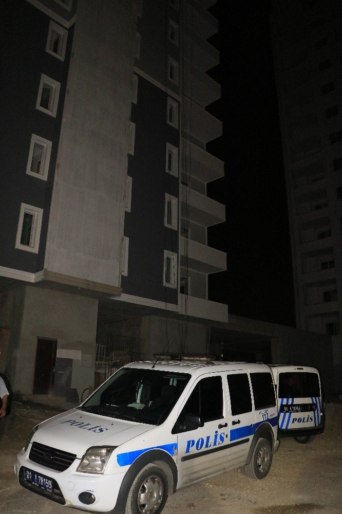 Adana'da hırsız yakalanmamak için 4 metreden atladı ayağını kırdı