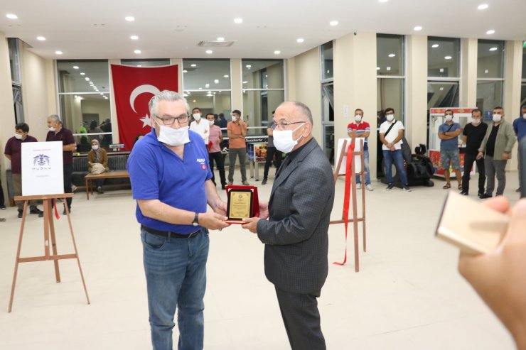 Konya Beyşehir'de babalar günü yarışmasında dereceye girenler ödüllerini aldı