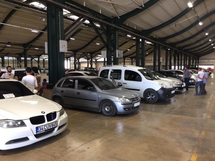 İkinci el oto pazarı yeniden açıldı! yüksek fiyatlardan