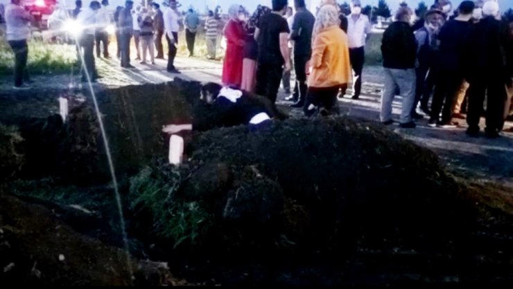 Su kuyusunda bulunmuşlardı! Anne ve oğlu gözyaşlarıyla toprağa verildi