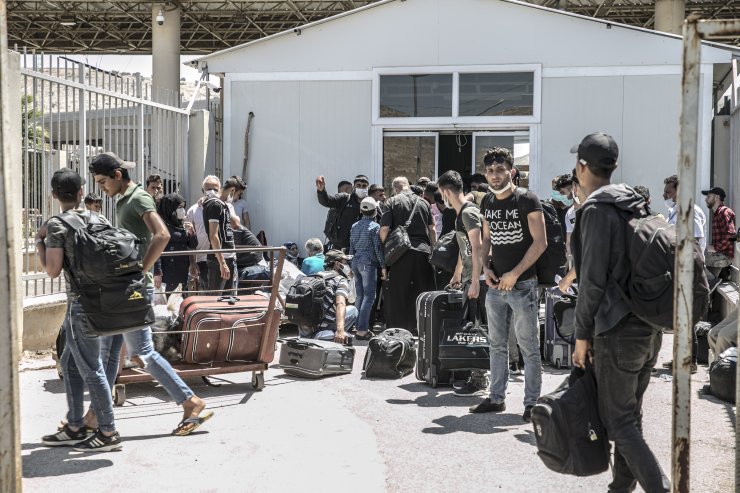 Sınır kapılarında yoğunluk! Suriyeliler ülkelerine dönüyor
