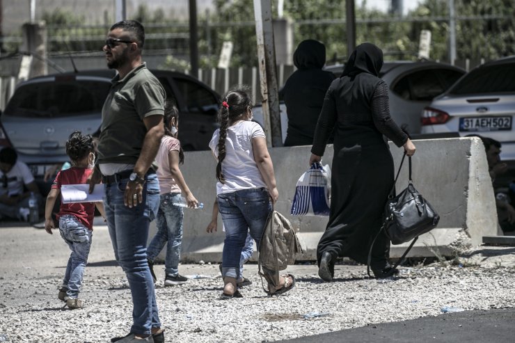 Sınır kapılarında yoğunluk! Suriyeliler ülkelerine dönüyor