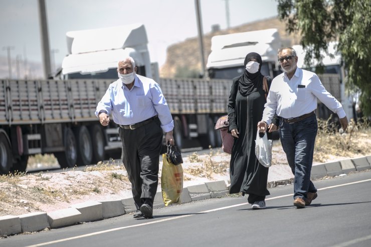 Sınır kapılarında yoğunluk! Suriyeliler ülkelerine dönüyor
