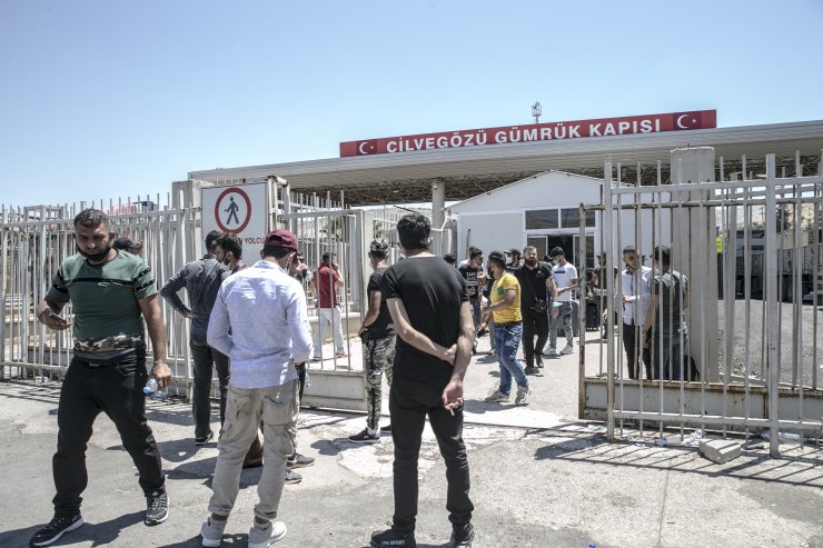 Sınır kapılarında yoğunluk! Suriyeliler ülkelerine dönüyor