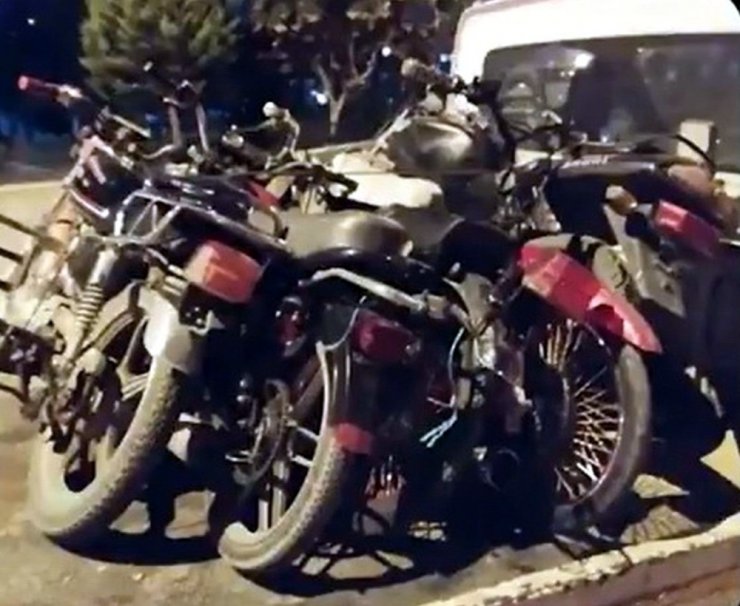 Konyalı sosyal mesafeye de trafik kurallarına da uymuyor