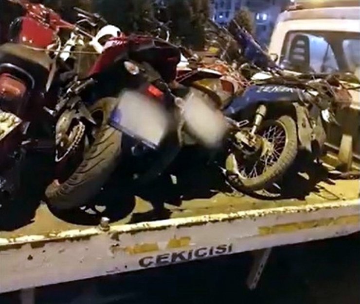 Konyalı sosyal mesafeye de trafik kurallarına da uymuyor