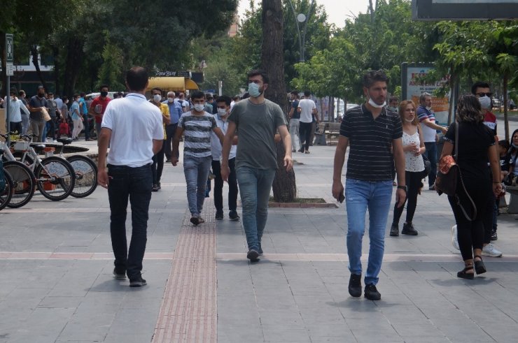 Tedbirler unutulunca vaka sayısı arttı! 67 kişi koronaya yenildi