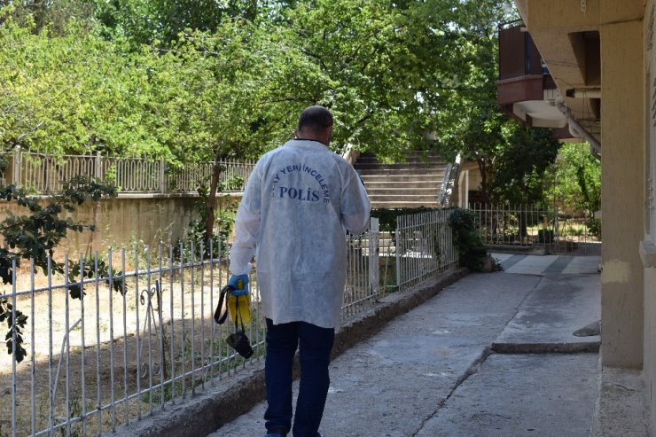 17 yaşındaki genç babası tarafından göğsünden bıçaklandı