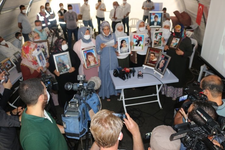 Diyarbakır'daki ailelerden Almanya'da evlat nöbeti tutan anneye destek