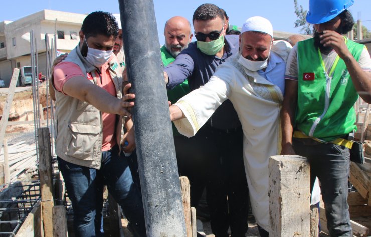 İHH Afrin'de 1500 kişilik cami yapıyor